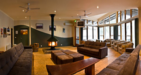 the lounge area at brambuk backpackers