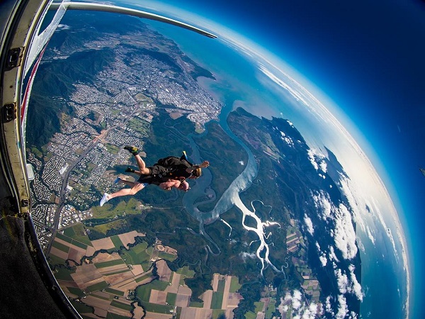 Things to do Cairns Queensland - Skydiving
