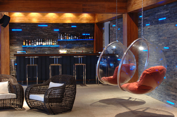 picture of the inside of a Sydney lounge bar