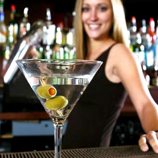 a female bartender doing her rsa training