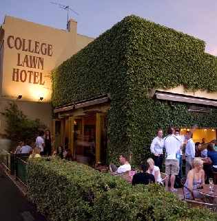 College Lawn Hotel