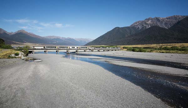 Crossing_Waimakariri_Bridge new zealand rail holidays
