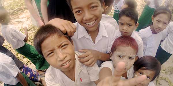 Burma-kids-geckos-adventure-feature sailing in burma