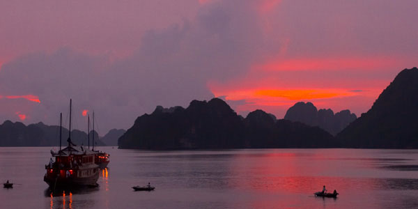 Geckos-Vietnam-Halong-Bay-sunset sunset over halong bay in vietnam