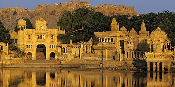 Travel-&-Taste-Udaipur temples by the lake in Udaipur