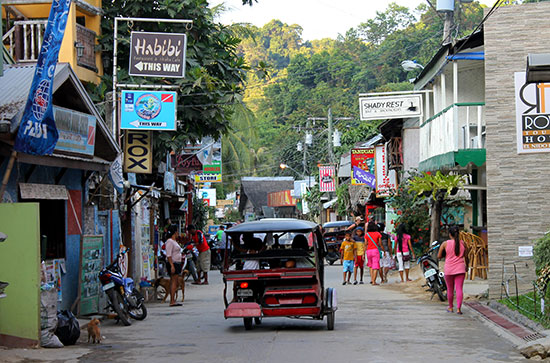 el nido philippines driving through town