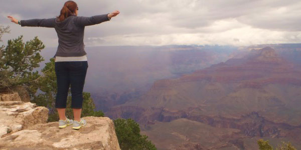 krista-bere-grand-canyon female traveller standing over the grand canyon