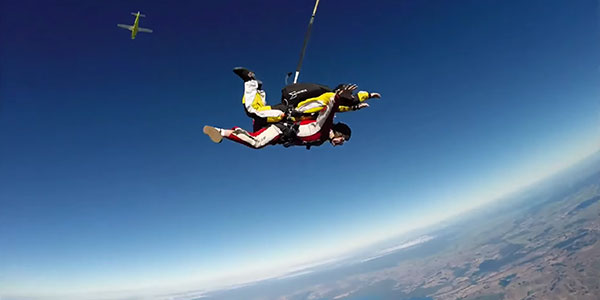 passenger-video-for-contiki tandem skydive over new zealand