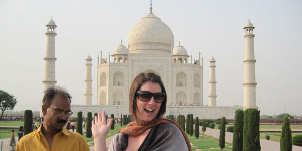 Geckos-girl-at-Taj-Mahal girl standing outside taj mahal