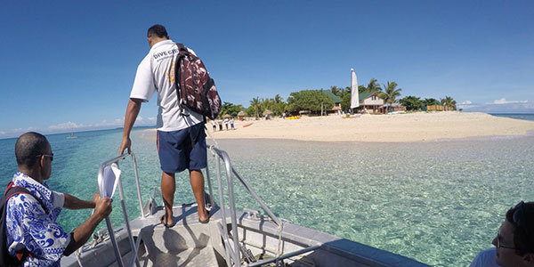 hot-fiji-deals-south-sea-island-1 man getting off boat in fiji
