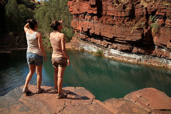girls overlooking gorge in western australia