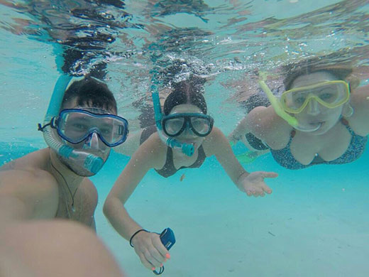 snorkelling in the maldives