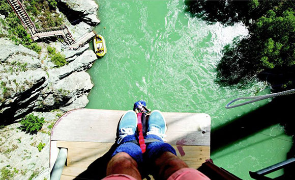 man about to do a bunjee jump in new zealand