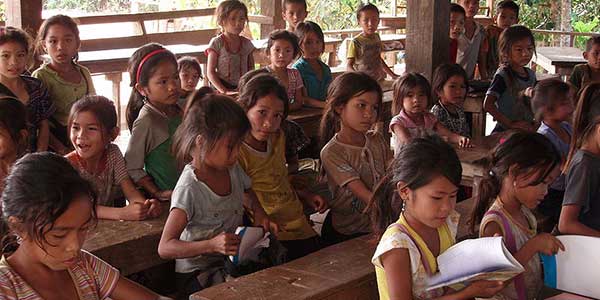 800px-Primary_Laos school laos