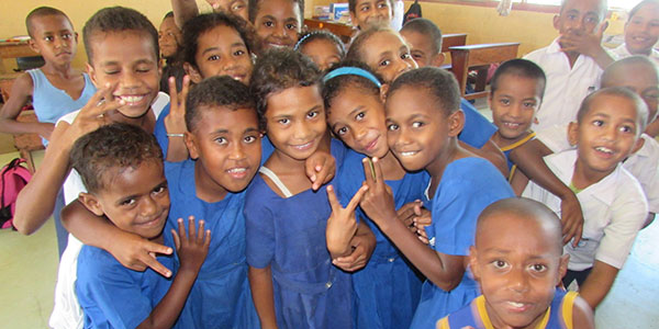 frontier-fiji-treaching-volunteer school children in fiji