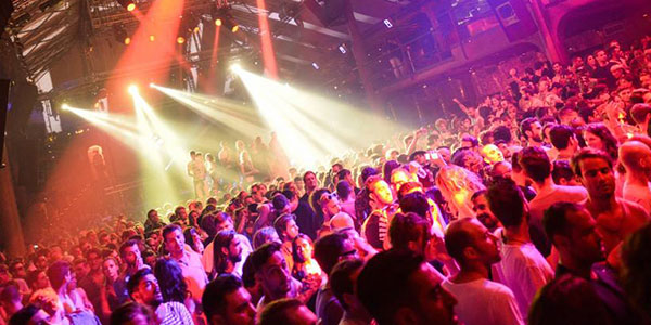cocoon-amnesia crowd in a club