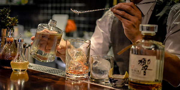 tokyo-bird-sydney barman making drinks