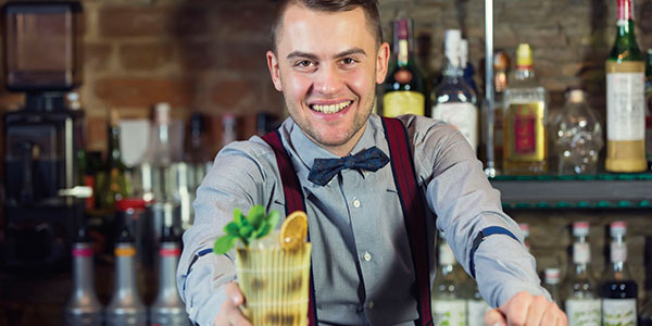 barman-serving-drink barman