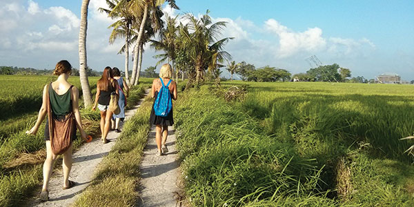 inner-temple-retreats-bali people walking through bali