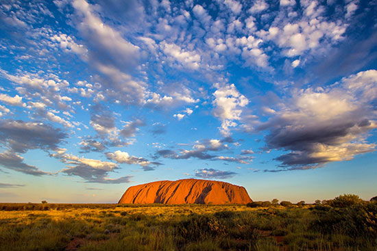 backpackers guide to uluru: uluru sunrise outback adventure australia
