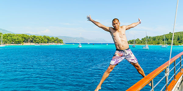 dave-lee-croatia-sailing sailing in croatia jumping off boat
