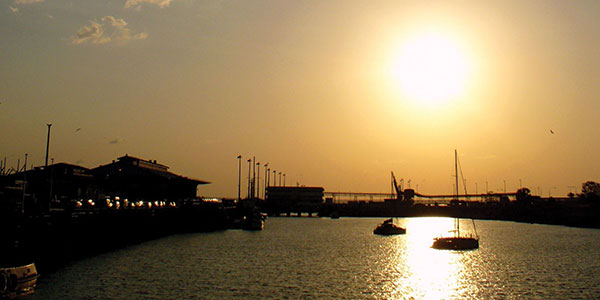 Stokes_Hill_Wharf,_Darwin,_Australia_(314879910) Darwin things to do, explore outdoor activities