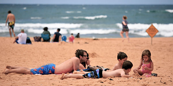family-on-mona-vale-beach-sydney-by-Alex-Proimos move your family to sydney