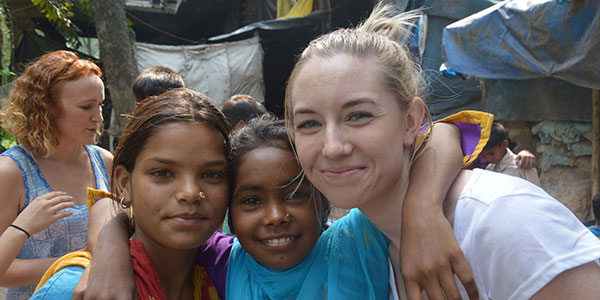 ispiice-volunteer-and-children Children on holiday