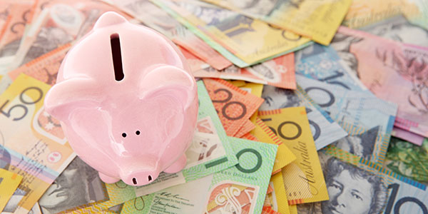 australian-money-piggy-bank moving to australia money transfer