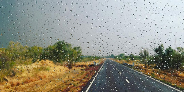 rain-on-the-stuart-highway contiki stuart highway rain