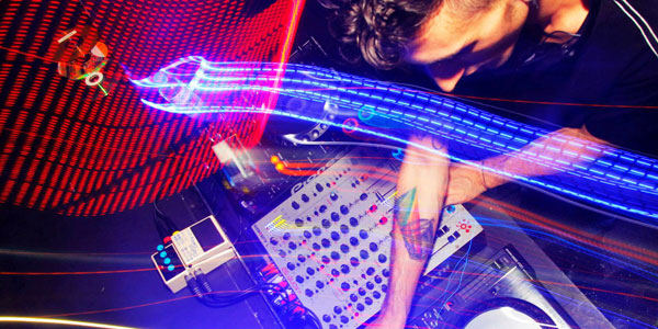 12764636_937301586353270_3510461078175670048_o Rabbits Eat Lettuce Launch Party