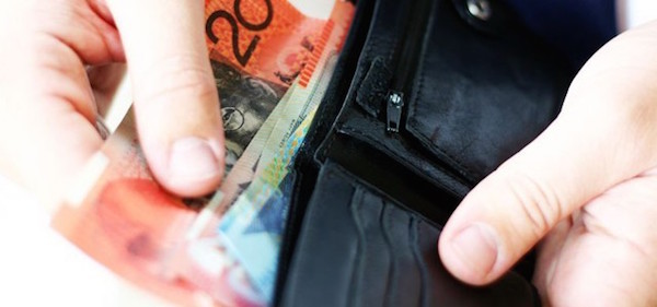 tax-return-in-australia-640x300 australian money in a wallet