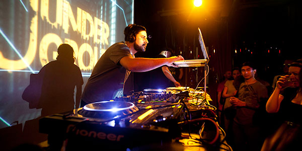 Loop-Bar-Melbourne-CBD-DJ-(1) loop bar Melbourne