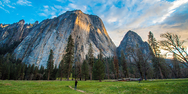 Yosemite-National-Park-Lasting-Adventures-3 Yosemite National Park Photographer in front of cliff