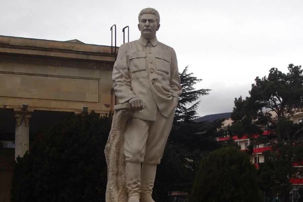 stalin statue