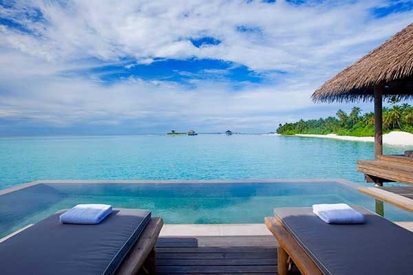 Valentines-getaway-Maalifushi-by-COMO-Water-Villa-Pool wellness valentines getaways
