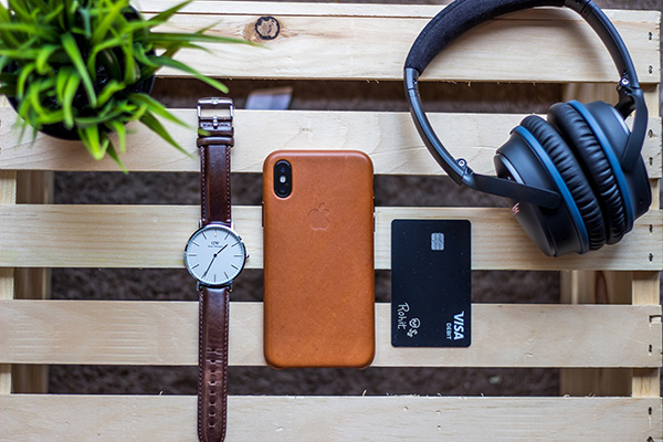 code-mnml-571736-unsplash expat finance