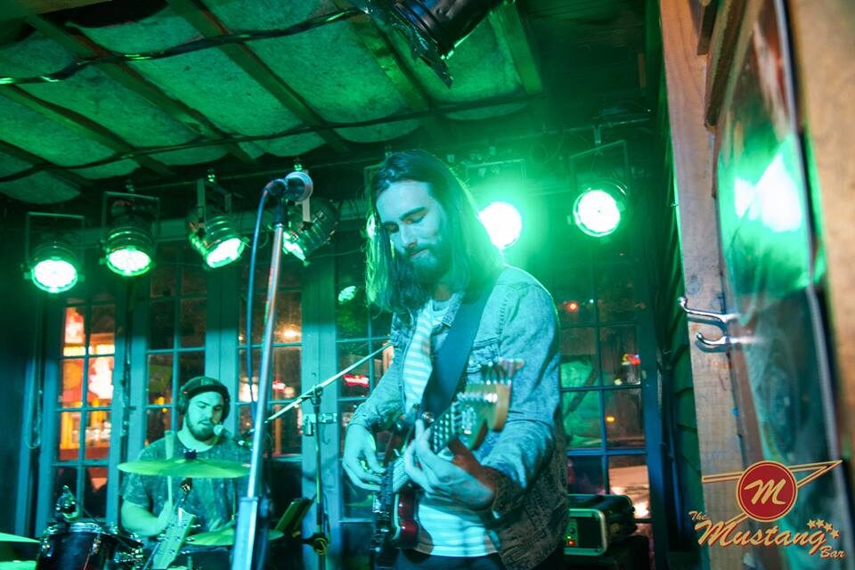 Live Performance at the Mustang Bar Perth backpacker pubs