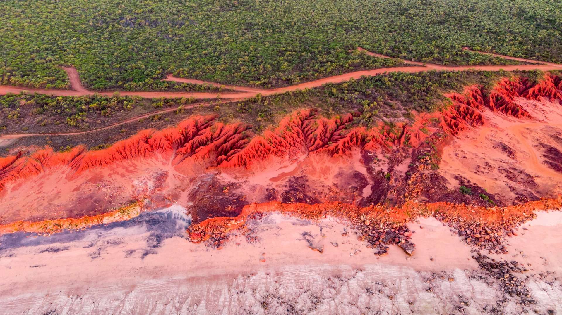 Adventures tours by coach from Perth to Broome