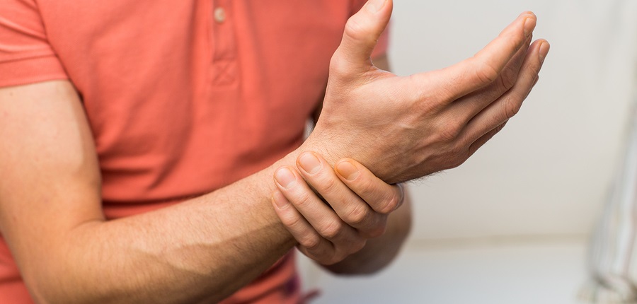 Travelling With Weak Wrists - How Yoga Can Help?