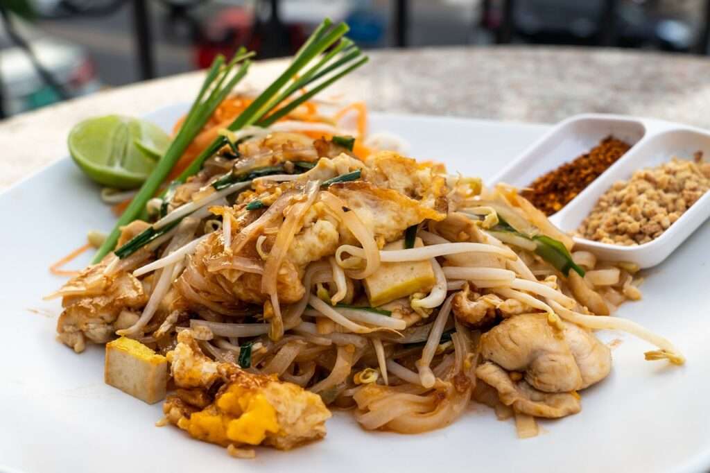 night clubs and pubs in broome: Ginreab Thai