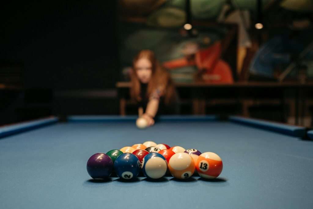 Play Pool at Backpacker pubs in Sydney