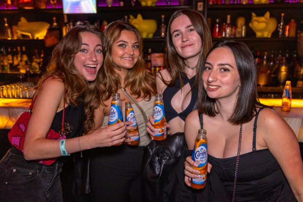 backpacker pubs in sydney: The Scary Canary
