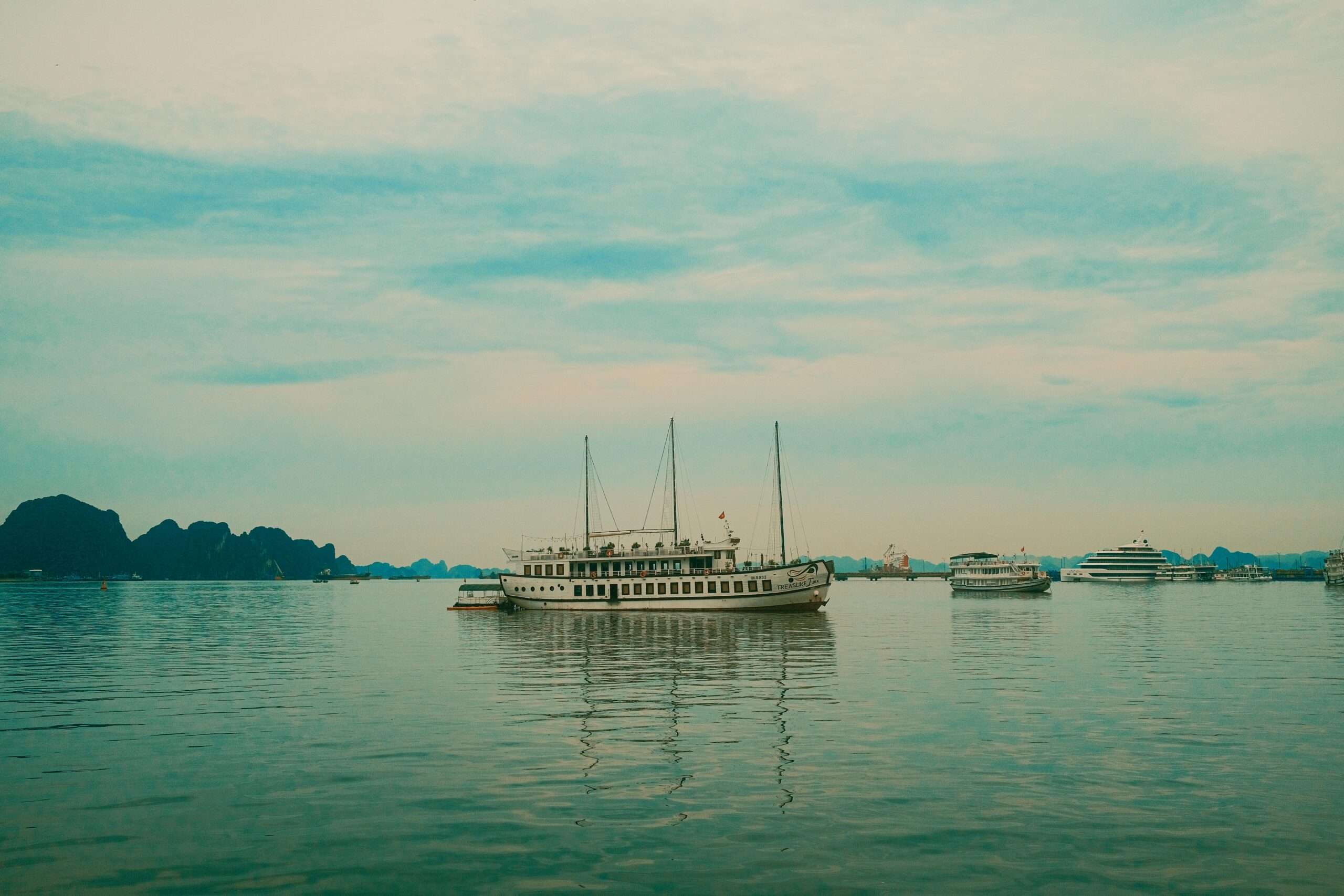 sydney to cairns boat tours