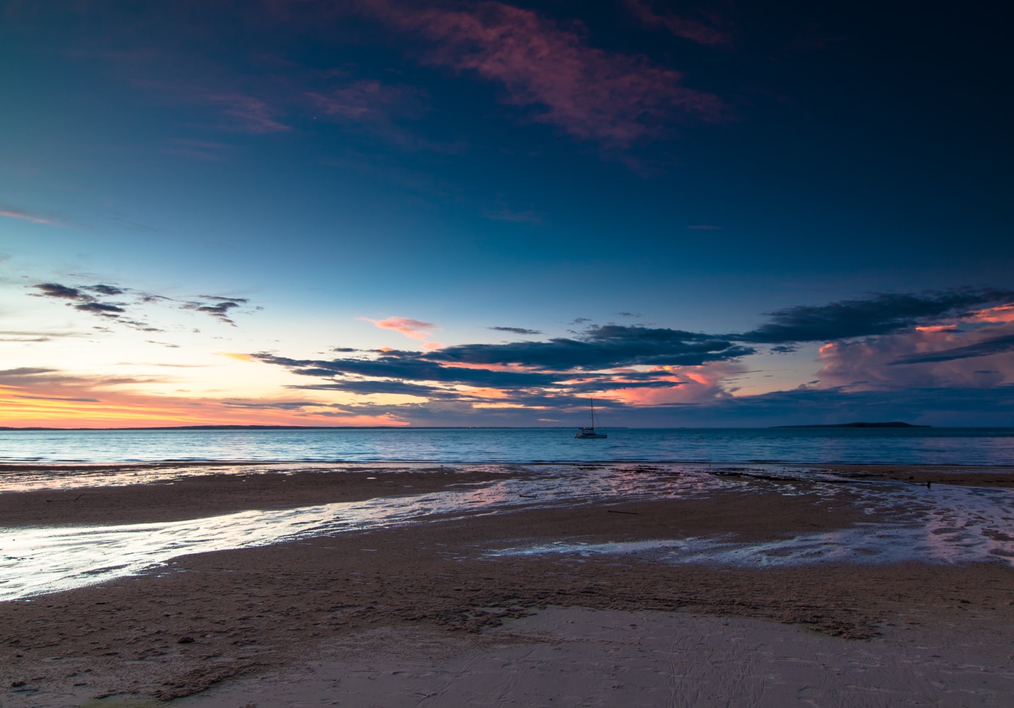 Fraser Island and Geat Reef Backpacker Tour this Summer Fraser Island and Geat Reef Backpacker Tour this Summer