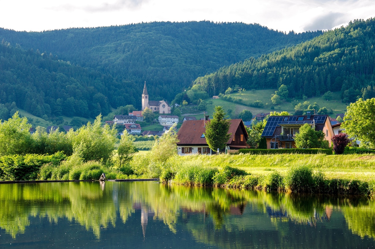 brown-grey-wooden-house-near-lake-at-daytime Reasons why you should take advantage of solar energy