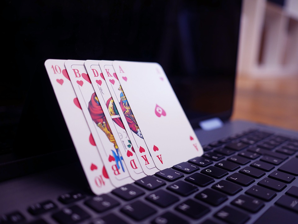 Types of Free Bonuses Online Casinos Offer