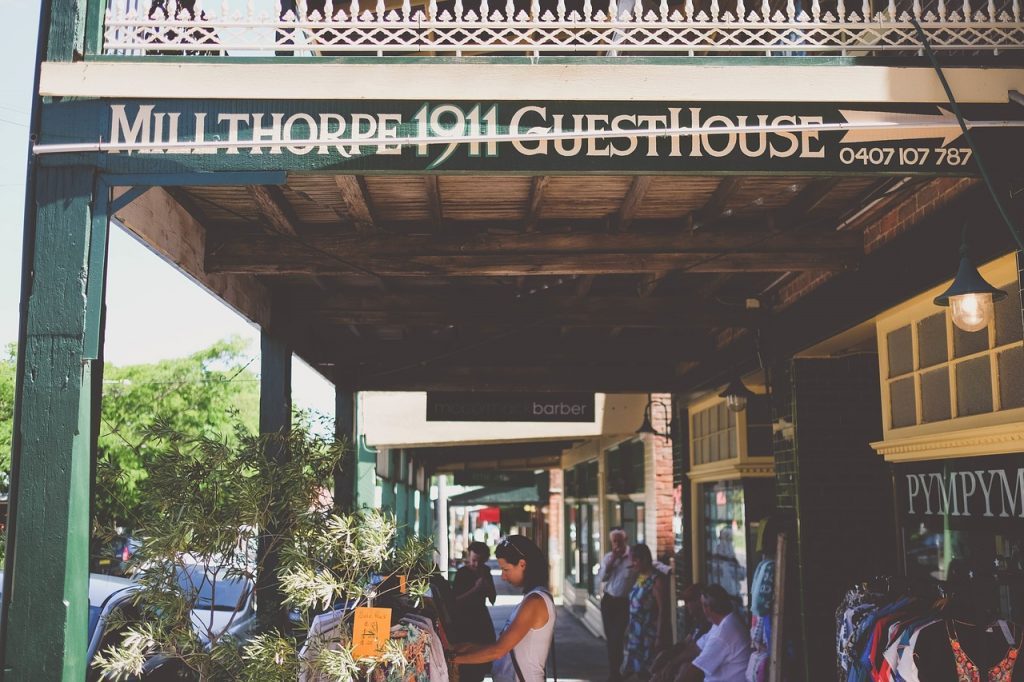 How Having A Storefront Sign Can Draw More People To Your Business