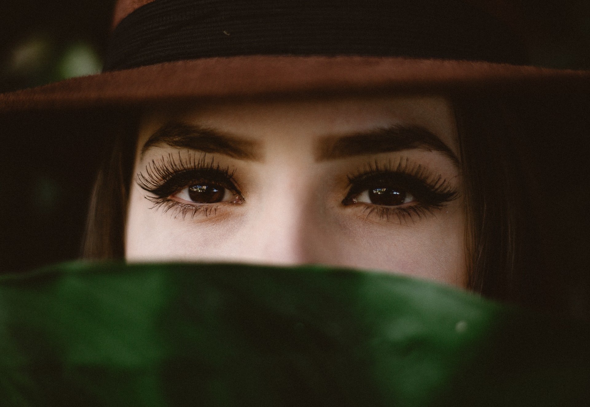 The Natural Girl’s Guide to Growing her Eyelashes