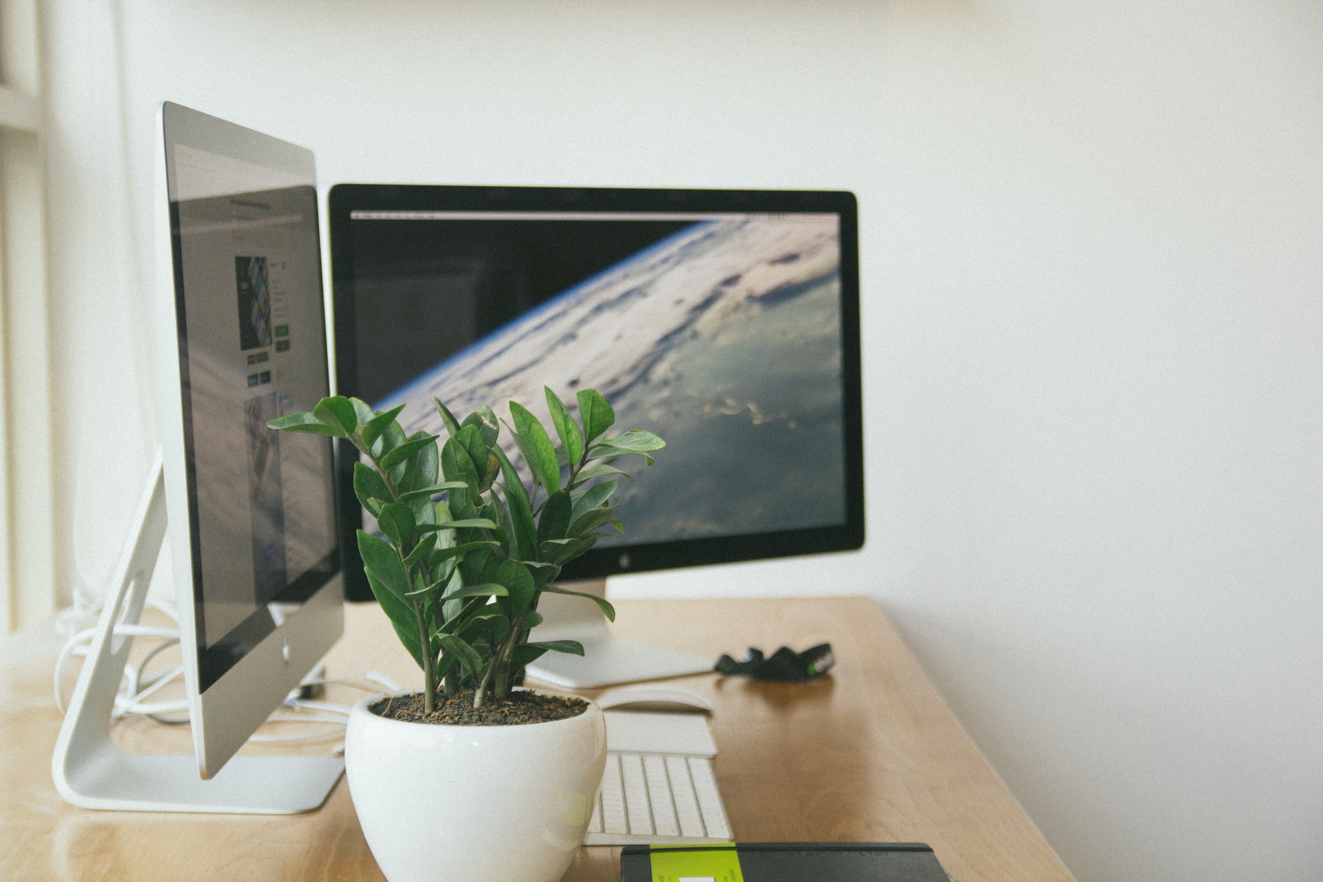 How Expats Can Build An Online Presence For A New Business